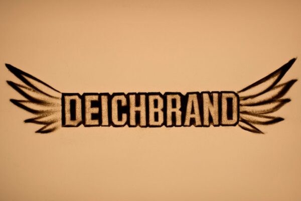 Werbevideo für das Deichbrand Festival mit künstlerischer Sandmalerei als visuelles Highlight