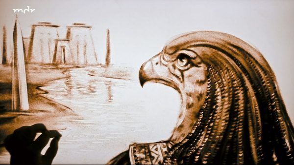 Sandmalerei des Gottes Horus in der ARD MDR Dokumentation „Die Geheimnisse des Papyrus“