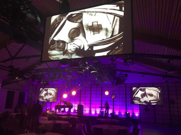 Künstlerische Sandmalerei feiert das Toyota Jubiläum in der Schweiz mit bewegenden Bildern