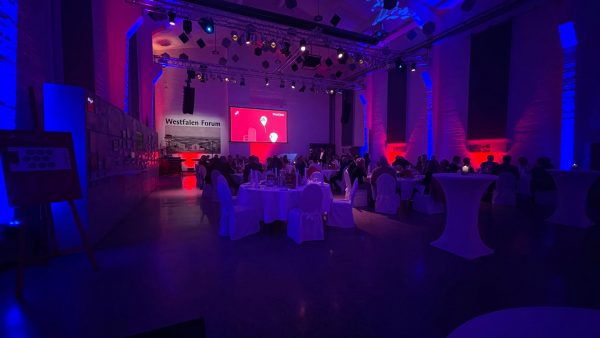 Exklusive Sandkunst-Darbietung zum Firmenjubiläum der Westfalen AG vor geladenen Gästen