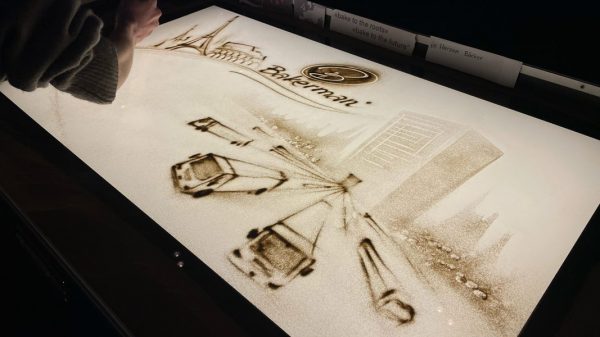 Live-Sandshow der Backerman Sandartisten mit beeindruckenden Motiven