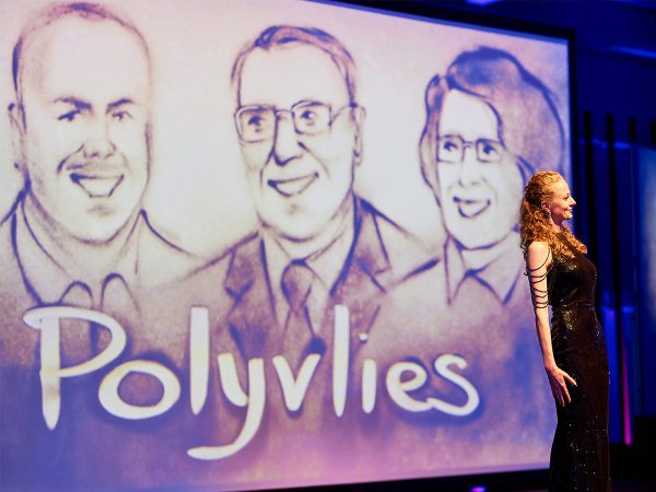 Applaus für Olga nach der Sandmalerei Show