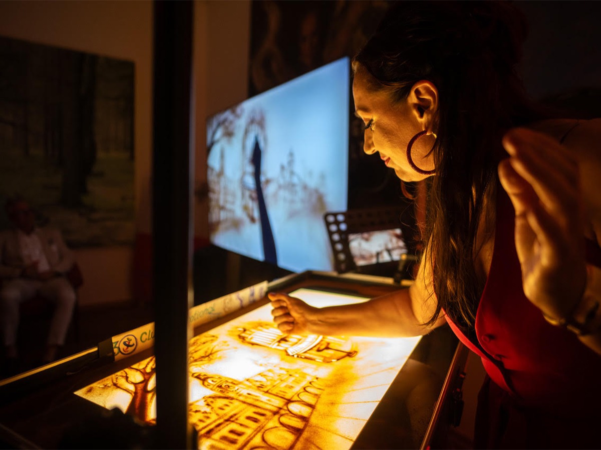 Live-Sandmalerei von Alla – Kunst aus Licht und Sand